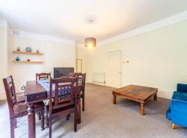Amazing 1BD in Victorian house - Lewisham Park, self catering accommodation in London