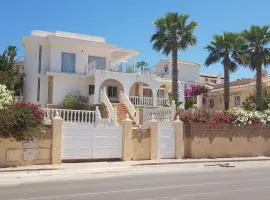 Gorgeous and uniq 4-Bed Villa by medittranean sea