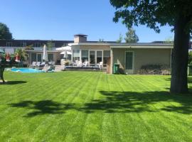 B&B Maison Saint Tropez Eindhoven, ξενοδοχείο κοντά στο Αεροδρόμιο Αϊντχόφεν - EIN, 