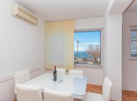 Apartment Ana Chill in Bast: Bast şehrinde bir otoparklı otel