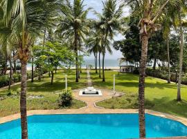 'NEW' - Villa Zahra - Beach Front Villa, holiday home in Diani Beach