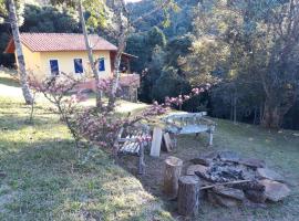 Chalés Serrinha do Papagaio, hotel in Aiuruoca