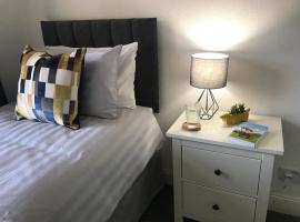 Fantastic 2 bed flat in Dunblane High Street, hotel en Dunblane