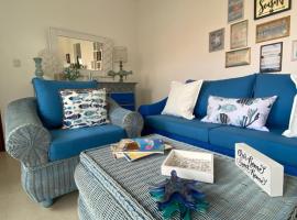 BEAUTIFUL CONDO , 2BDR, 10 Min DRIVING FROM THE AIRPORT AND BEACH BY CAR, hotel en Punta Cana