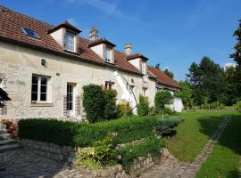 Cozy country house (cottage) & ideal closed garden, semesterboende i Éméville