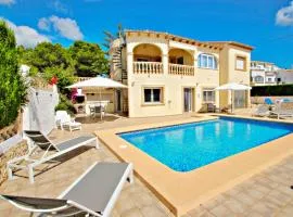 Sol Mar - sea view holiday home with private pool in Benissa