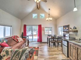 Kalispell Cabin 28 Miles to Glacier National Park!, hotel v destinaci Kalispell