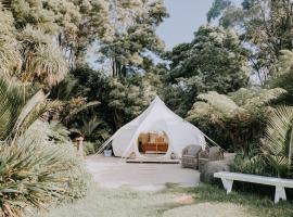 Belle Glamping by the Sea, hotel in Katikati