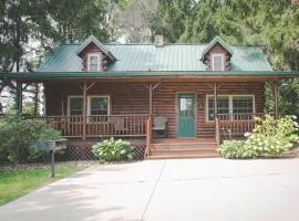 Evergreen Cabin by Amish Country Lodging