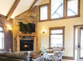 Country Bliss Cottage by Amish Country Lodging, hotel en Berlin