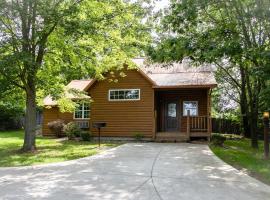 베를린에 위치한 호텔 Sugar Maple Cabin by Amish Country Lodging