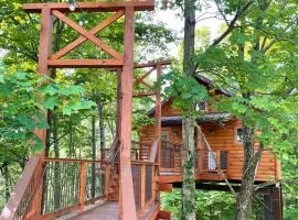 Treehouse #8 by Amish Country Lodging