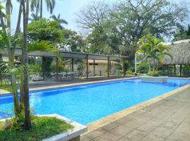 Hotel La Colonia, hotel v destinaci Retalhuleu