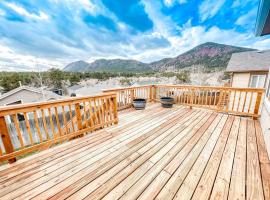 2 Master Suites! Pet Friendly With MTN Views, hotel di Palmer Lake