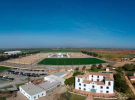 Cortijo la amazona, hotel with parking in Seville