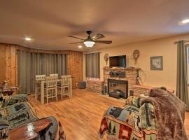 Packwood Getaway with Game Room, Grill and Patio, hotel en Packwood