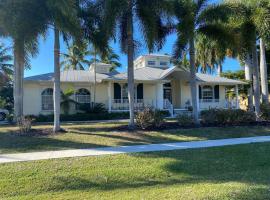Windemere on Marco Island. 4 BR waterfront home, hytte i Marco Island