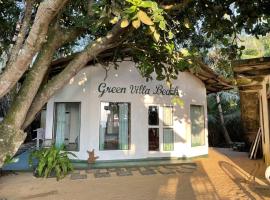 Green Villa Beach And Juice Bar, hotel in Boossa