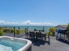 Ocean Spa Views, hotel with parking in Nelson