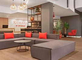 Ramada by Wyndham Valencia Almussafes, хотел с паркинг в Алмусафес