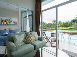 The Legend Boat House Hua Hin Pool Access One Bedroom Condominium, hotel in Ban Bo Fai