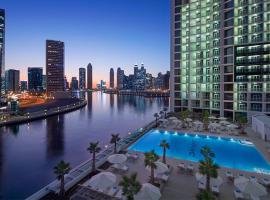Hotel apartment - studio in Dubai Business Bay direct on the water canal - 1km from Downtown & Dubai Mall - 1217A, apartment in Dubai