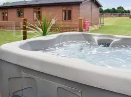2 Bed Lodge - Sleeps 6 - Dogs - Hot Tub - Parking