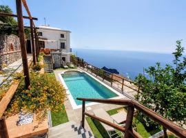 Villa Sunrise. Pool and seaview in Amalfi Coast, villa in Conca dei Marini