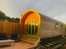 Rural self contained cosy pod house.，Garway的小屋