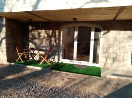 Studio de Charme neuf à la Montagne、Puget-Rostangのホテル