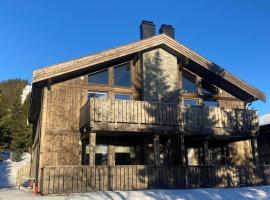 Cozy Apartment electric car charger & ski in out Sjusjøen, hotel em Sjusjøen