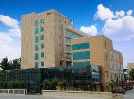 Hotel Hills، فندق في هوسور