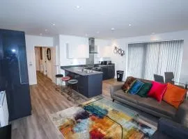 LOVELY 2 BED APARTMENT WITH PARKING