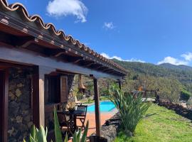 Villa El Topo by Rural La Palma, люксовый отель в городе El Pinillo