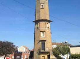 Old Lighthouse View penthouse, hotel with parking in Harwich