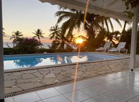 Villa de 2 chambres avec vue sur la mer piscine privee et jacuzzi a Saint Pierre a 1 km de la plage, feriebolig i Saint-Pierre