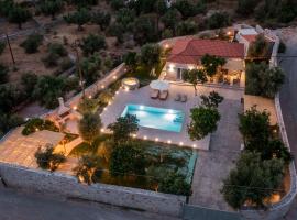 Mani Luxury Villa with Private Pool, hotel with parking in Khalíkia