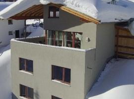 Chalet Lenzi, gistiheimili í Sankt Anton am Arlberg