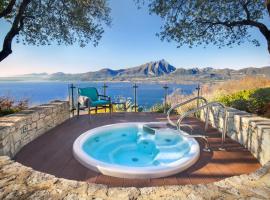 Villetta Blue Panorama With Jacuzzi, hotell i Torri del Benaco