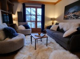 Arc 1950 Appartement de standing Refuge du Montagnard, vue incroyable sur le Montblanc, skis aux pieds Accès spa et piscine, hotel with hot tubs in Arc 1950