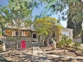 Nice Home In Saint Cannat With Wifi