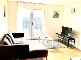 Holiday Flat in Central Slough near to London Heathrow and Windsor with Free Car Park, hotel cerca de Slough County Court, Slough