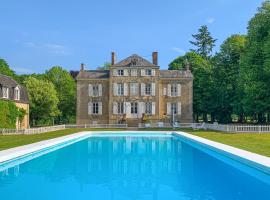 Thorigné-sur-Dué에 위치한 저가 호텔 Lovely Home In St Michel D,chavaignes With Outdoor Swimming Pool