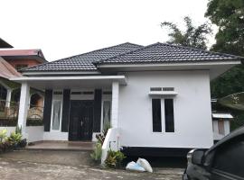 Muda Raya Homestay, hotel with parking in Kotabaru