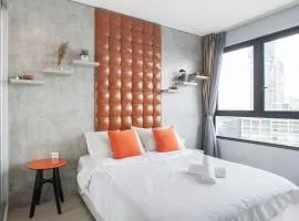 iCity 1Bedroom Apt Near Mall FREE PARKING & WIFI