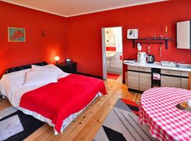 Comfortable 2 person holiday apartment in the countryside Drezno, loma-asunto kohteessa Stare Wierzchowo