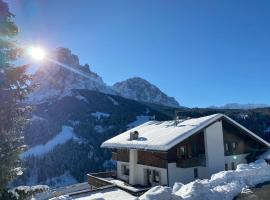 Pension Dolomieu, hótel í Santa Cristina in Val Gardena