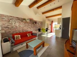 Maison F2, neuve au calme avec jardinet, holiday rental in La Crau