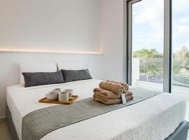 Phaedrus Living - Seaside Executive Flat Harbour 202, hotel en Paphos