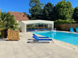 L'Annexe- guest house avec piscine studio avec coin chambre, hotel with parking in Rosny-sur-Seine